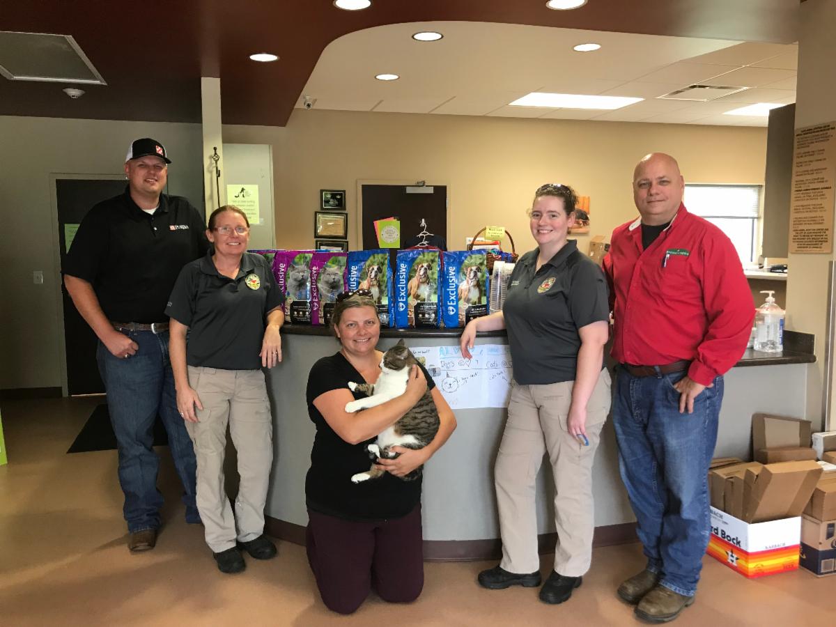 Steinhauser's Alvin Store Gives Back